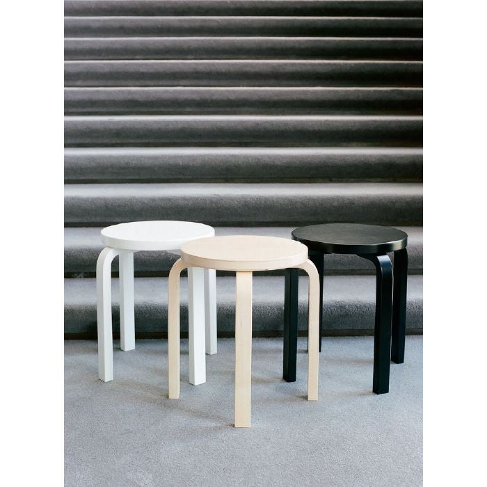 Artek/STOOL E60/スツールE60/バーチ材/ナチュラルラッカー仕上げ/ブラックラッカー 【納期】約3~4週間(メーカー欠品時を除く)