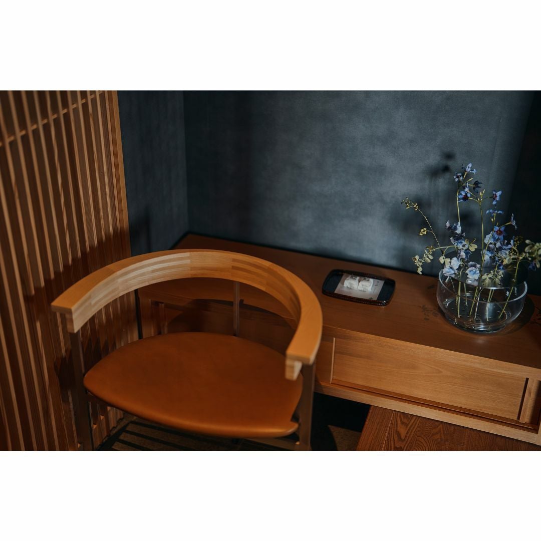 FRITZ HANSEN(フリッツハンセン)/PK11/アームチェア/ラッカー仕上げ無垢材 / アッシュ/グレースレザー / ウォルナット【納期】ご注文後確認
