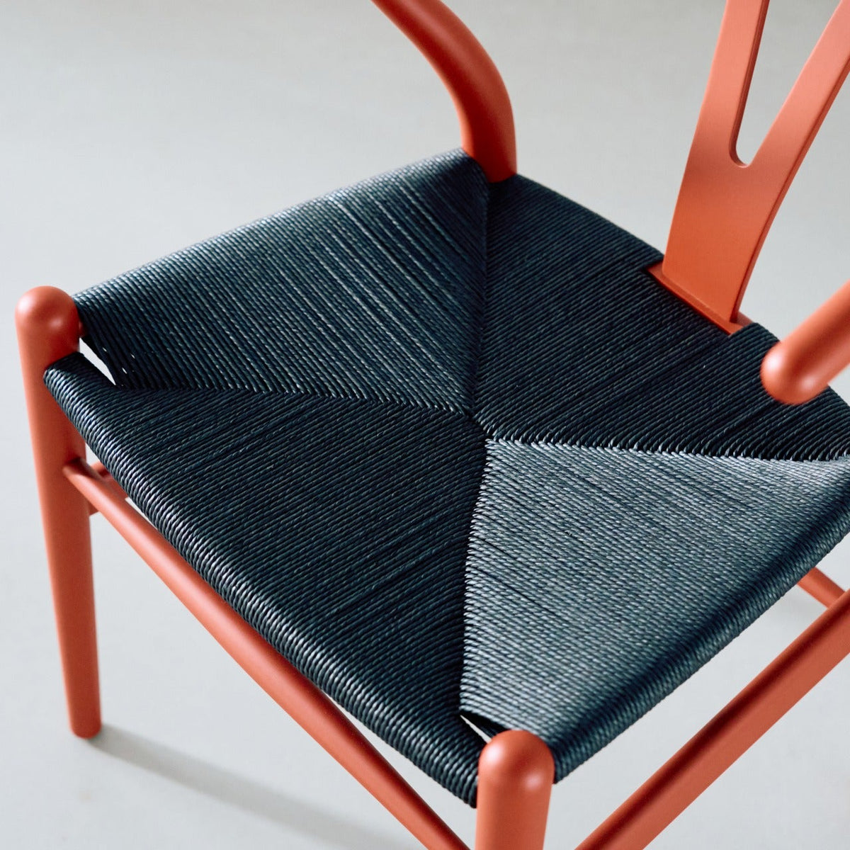 【カールハンセン別注Kvadratクッションプレゼント】CARL HANSEN & SON（カールハンセン&サン）/CH24/Yチェア（ワイチェア）/ビーチ材/SOFT/RED BROWN（レッドブラウン）/ブラックペーパーコード/SH43【納期】ご注文後確認