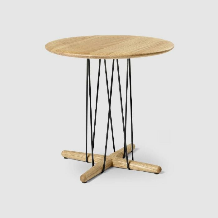 CARL HANSEN & SON（カールハンセン&サン）/E021/EMBRACE LOUNGE TABLE（エンブレイスラウンジテーブル）/オーク材/オイル仕上げ/ブラック脚/直径48cm/サイドテーブル 【納期】約3～4週間（メーカー欠品時を除く）