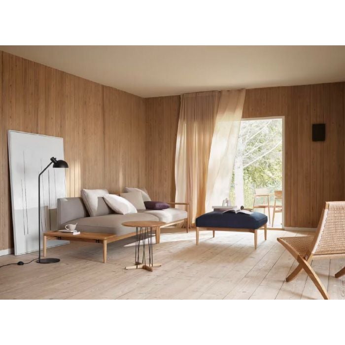 CARL HANSEN & SON（カールハンセン&サン）/E021/EMBRACE LOUNGE TABLE（エンブレイスラウンジテーブル）/オーク材/オイル仕上げ/ブラック脚/直径48cm/サイドテーブル 【納期】約3～4週間（メーカー欠品時を除く）