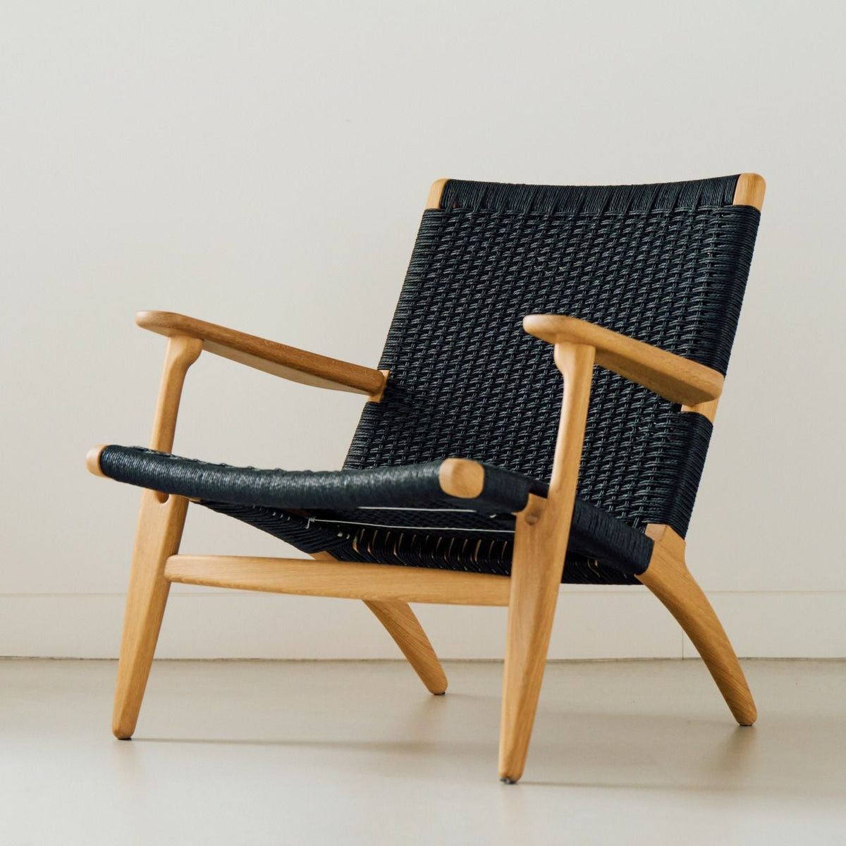 【店頭在庫品】CARL HANSEN & SON（カールハンセン&サン）/CH25/ラウンジチェア/オーク材/ホワイトオイル仕上げ/ブラックペーパーコード