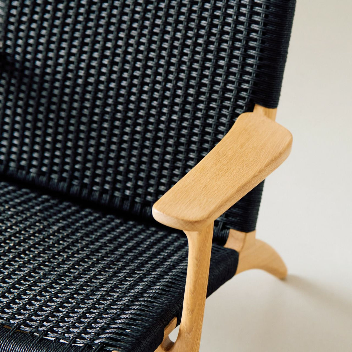 【店頭在庫品】CARL HANSEN & SON（カールハンセン&サン）/CH25/ラウンジチェア/オーク材/ホワイトオイル仕上げ/ブラックペーパーコード