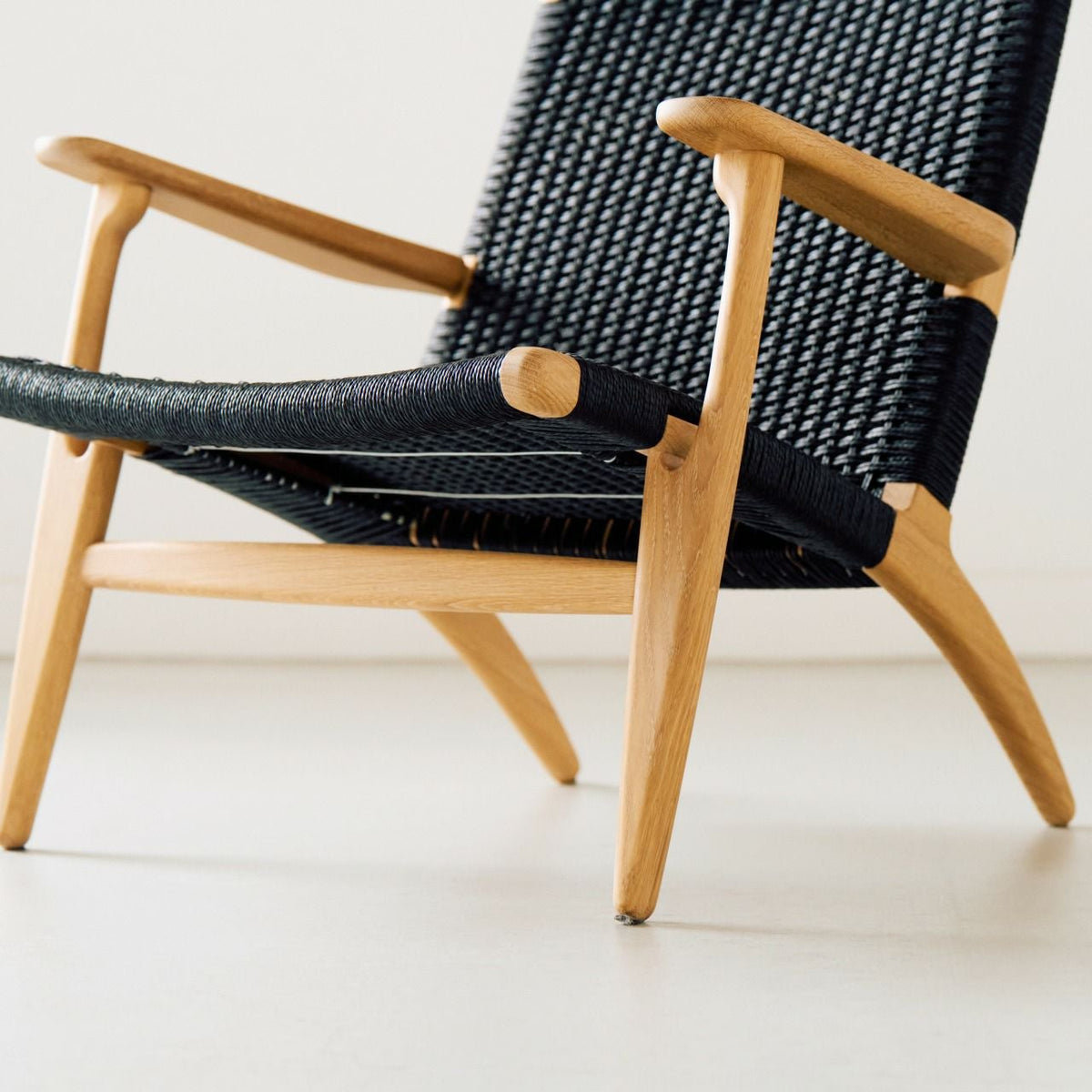 【店頭在庫品】CARL HANSEN & SON（カールハンセン&サン）/CH25/ラウンジチェア/オーク材/ホワイトオイル仕上げ/ブラックペーパーコード
