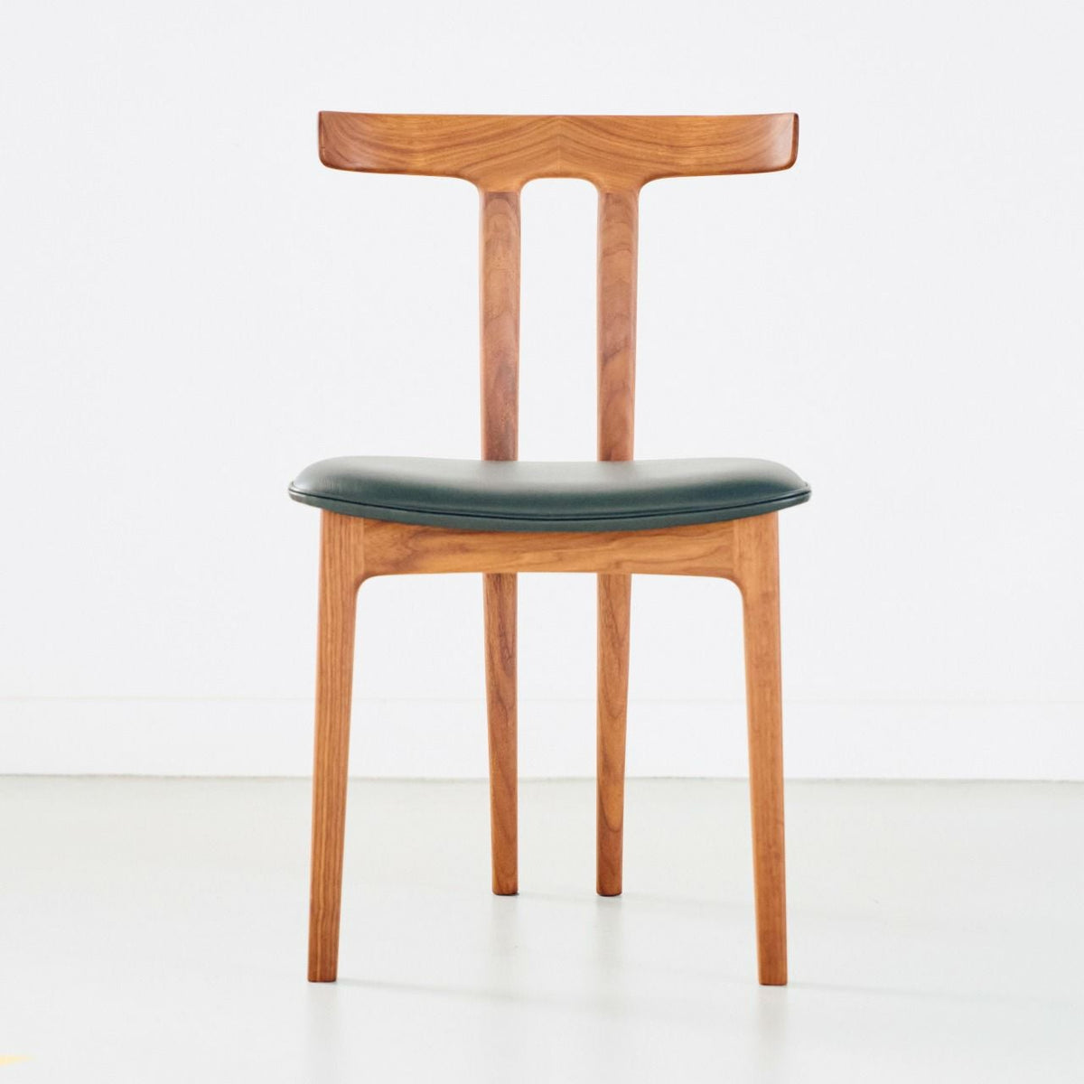 CARL HANSEN & SON（カールハンセン&サン）/OW58/T-CHAIR（Tチェア）/ウォルナット材/オイル仕上げ/Leather group B/Thor 301/ダイニングチェア【納期】ご注文後確認