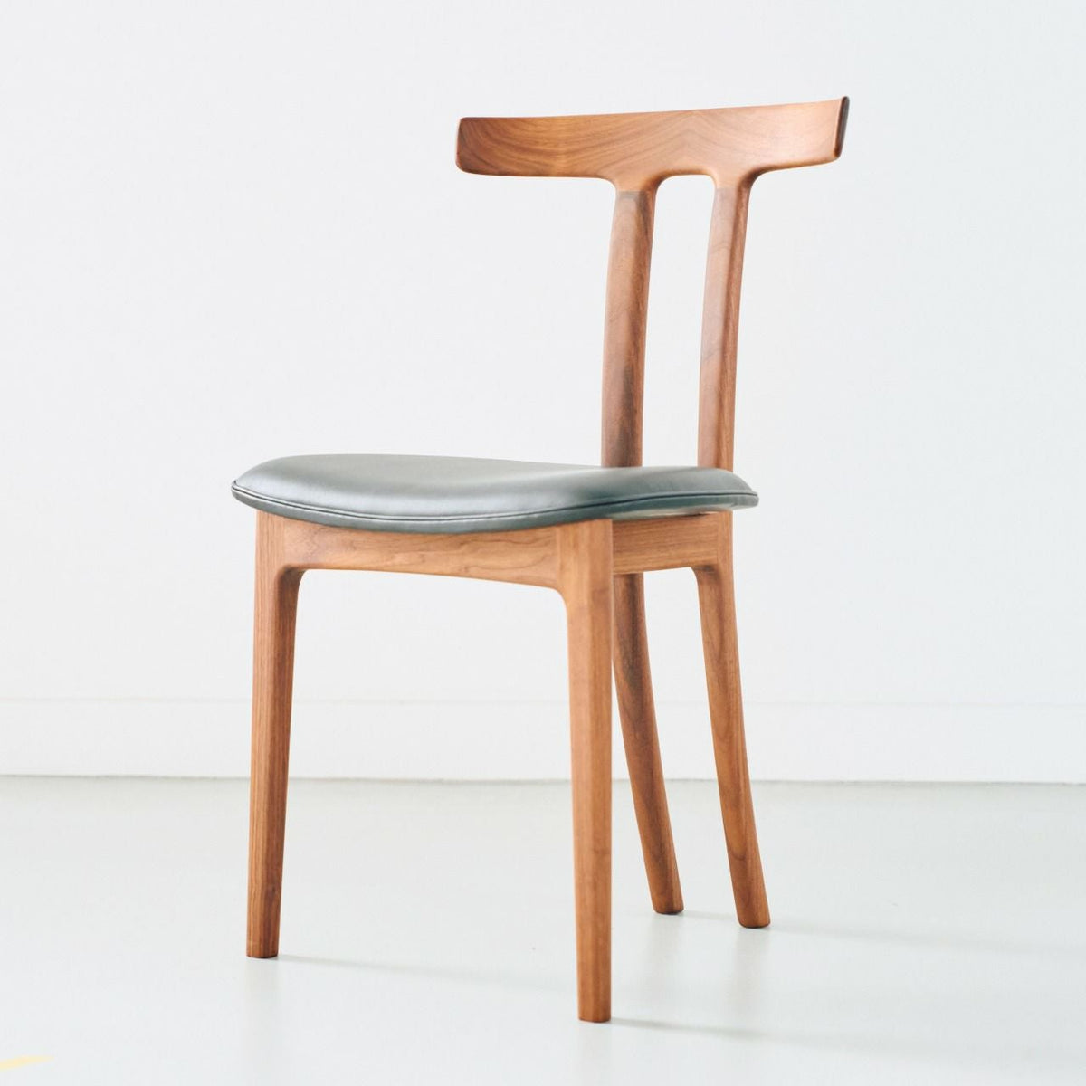 CARL HANSEN & SON（カールハンセン&サン）/OW58/T-CHAIR（Tチェア）/ウォルナット材/オイル仕上げ/Leather group B/Thor 301/ダイニングチェア【納期】ご注文後確認