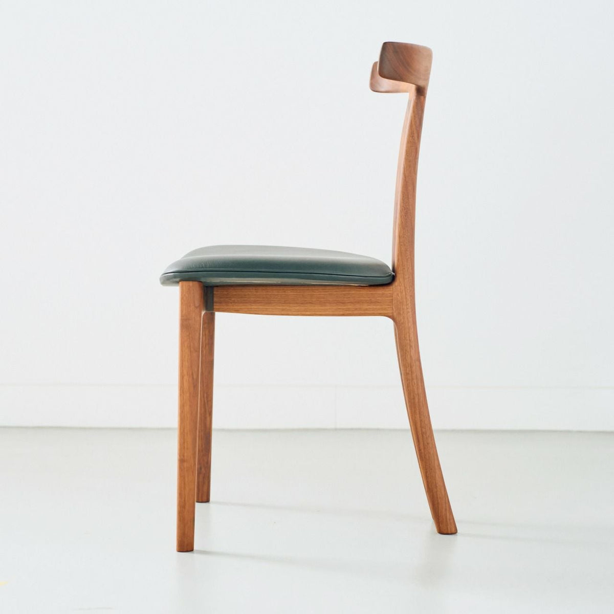 CARL HANSEN & SON（カールハンセン&サン）/OW58/T-CHAIR（Tチェア）/ウォルナット材/オイル仕上げ/Leather group B/Thor 301/ダイニングチェア【納期】ご注文後確認
