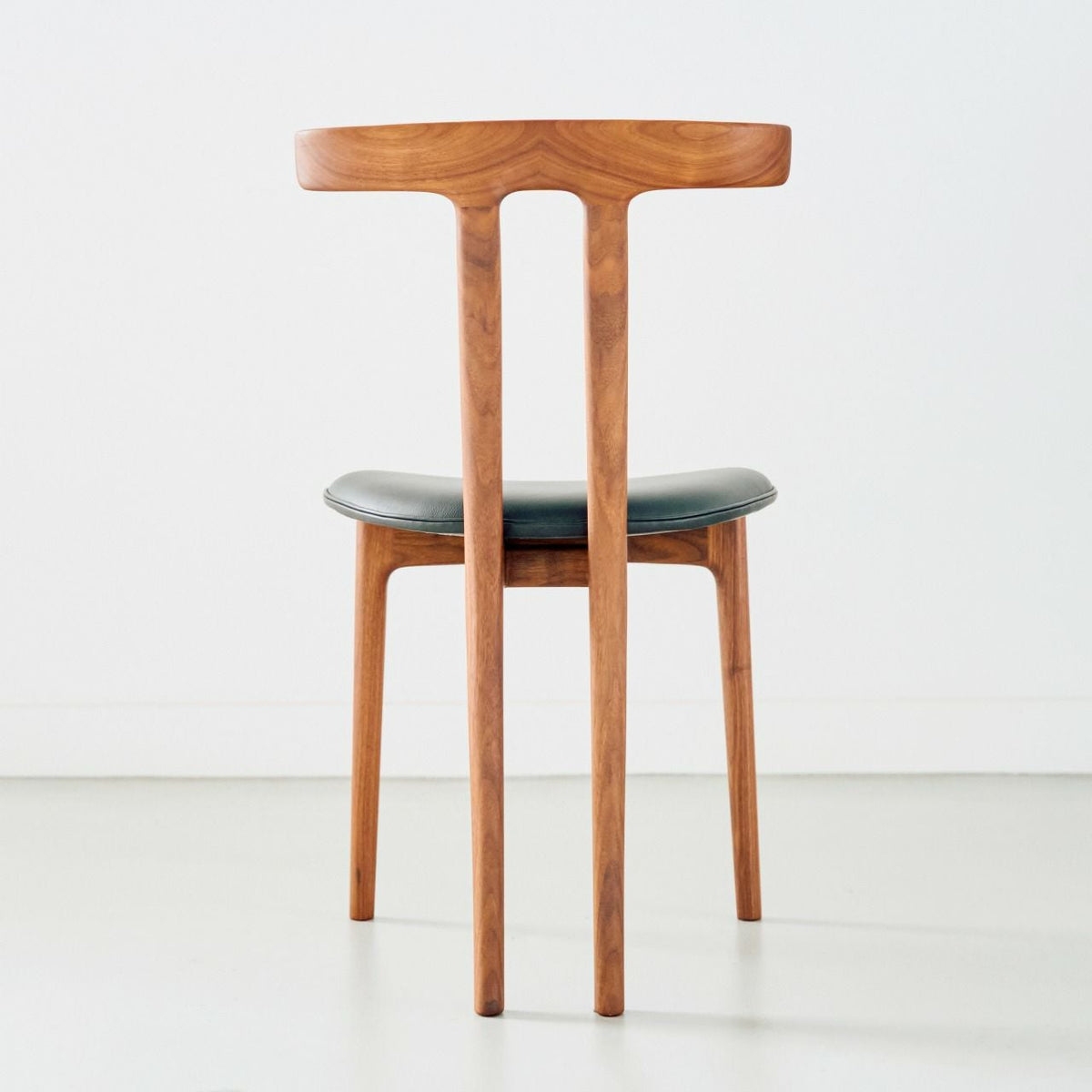 CARL HANSEN & SON（カールハンセン&サン）/OW58/T-CHAIR（Tチェア）/ウォルナット材/オイル仕上げ/Leather group B/Thor 301/ダイニングチェア【納期】ご注文後確認