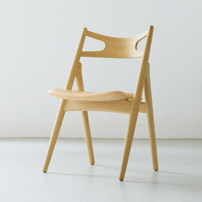 CARL HANSEN & SON（カールハンセン&サン）/CH29P/SAWBUCK CHAIR（ソーバックチェア）/オーク材/ソープ仕上げ/Leather group C/Sif 90/ダイニングチェア