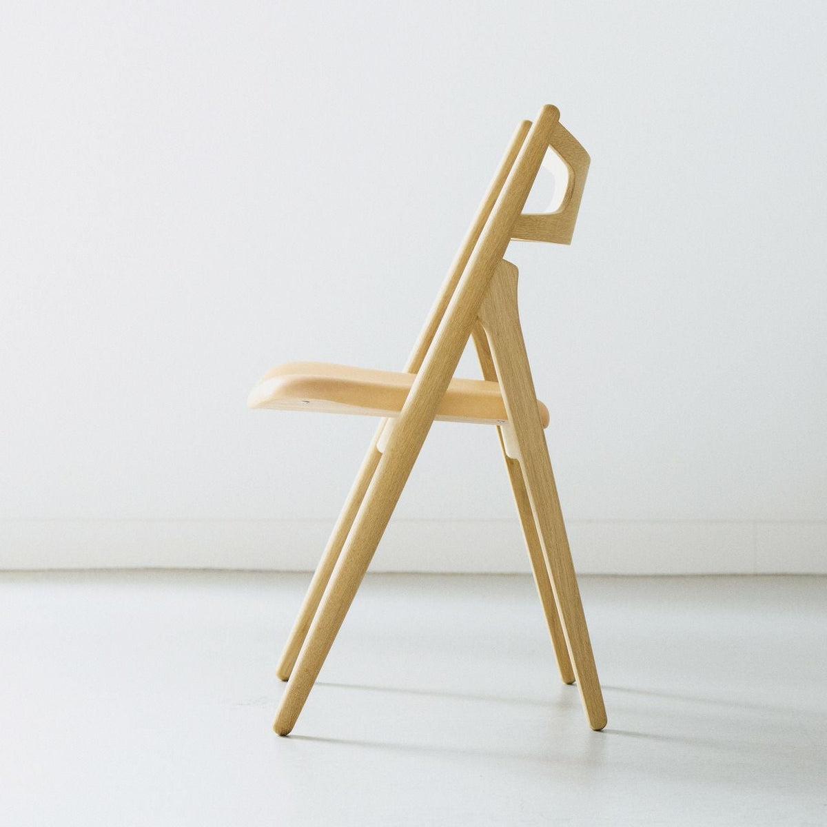 CARL HANSEN & SON（カールハンセン&サン）/CH29P/SAWBUCK CHAIR（ソーバックチェア）/オーク材/ソープ仕上げ/Leather group C/Sif 90/ダイニングチェア