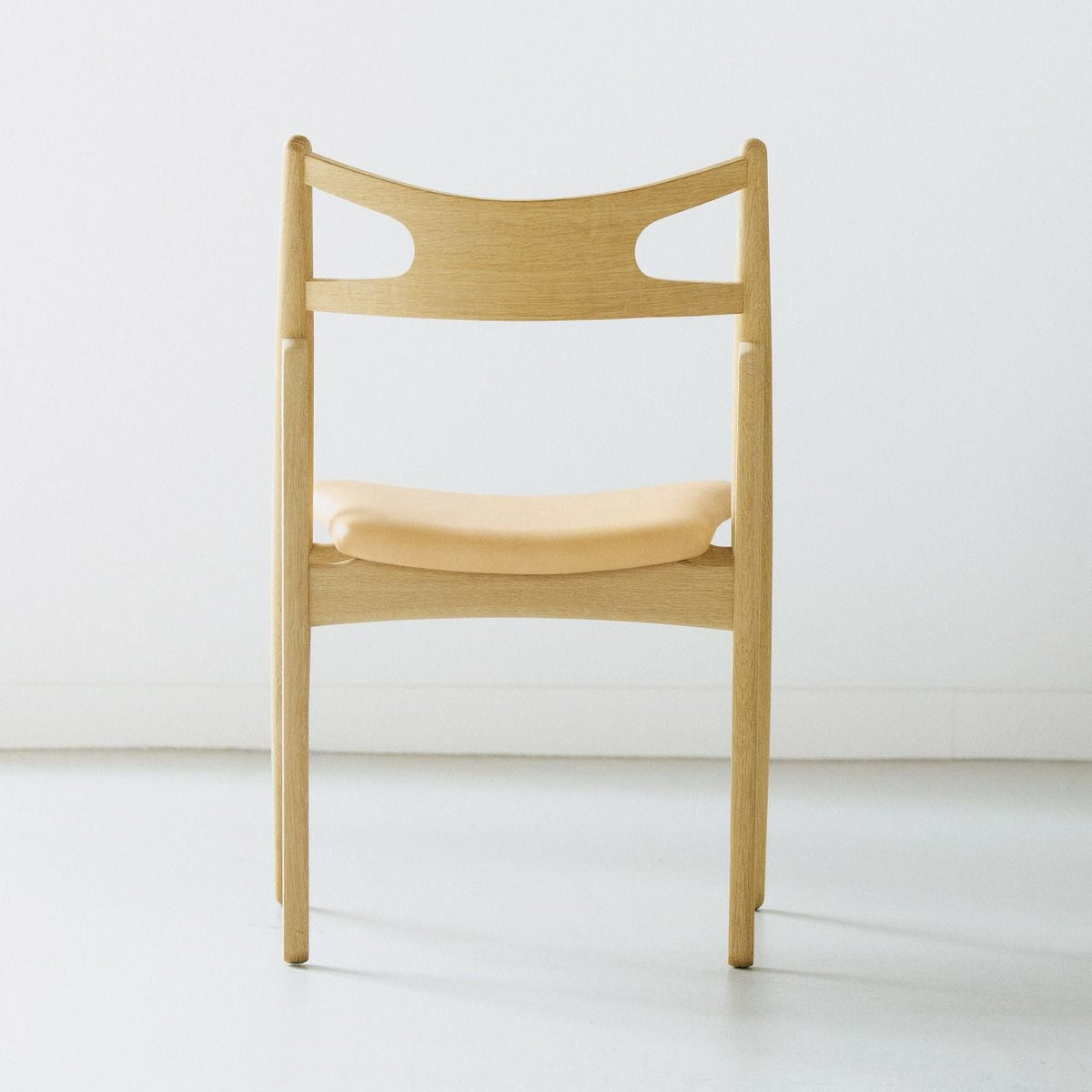 CARL HANSEN & SON（カールハンセン&サン）/CH29P/SAWBUCK CHAIR（ソーバックチェア）/オーク材/ソープ仕上げ/Leather group C/Sif 90/ダイニングチェア