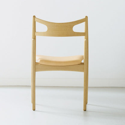 CARL HANSEN & SON（カールハンセン&サン）/CH29P/SAWBUCK CHAIR（ソーバックチェア）/オーク材/ソープ仕上げ/Leather group C/Sif 90/ダイニングチェア