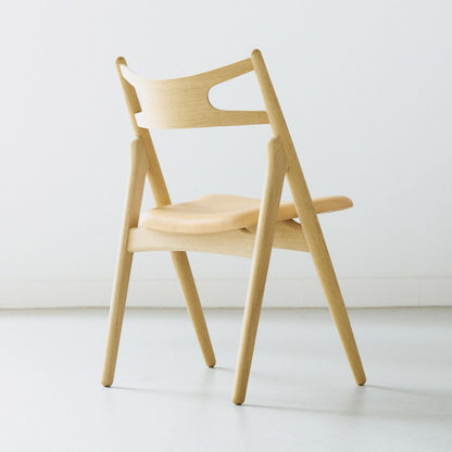 CARL HANSEN & SON（カールハンセン&サン）/CH29P/SAWBUCK CHAIR（ソーバックチェア）/オーク材/ソープ仕上げ/Leather group C/Sif 90/ダイニングチェア