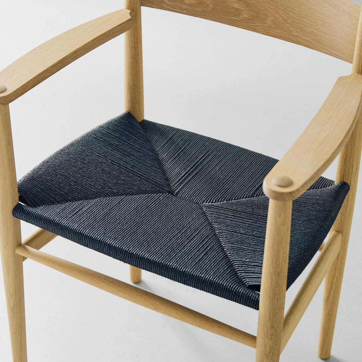 CARL HANSEN & SON（カールハンセン&サン）/CH37/ダイニングチェア/オーク材/ホワイトオイル仕上げ/ブラックペーパーコード【納期】ご注文後確認