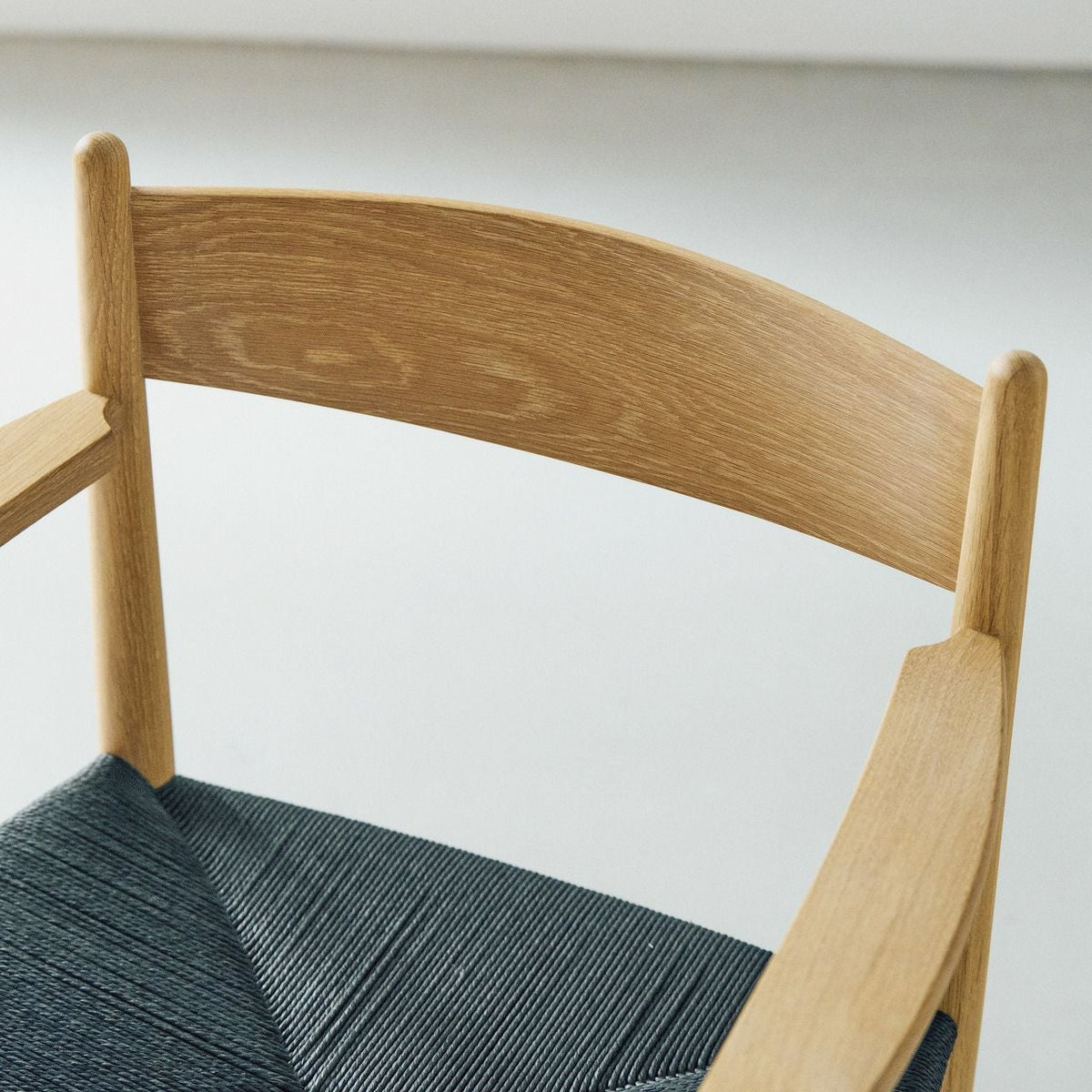 CARL HANSEN & SON（カールハンセン&サン）/CH37/ダイニングチェア/オーク材/ホワイトオイル仕上げ/ブラックペーパーコード【納期】ご注文後確認
