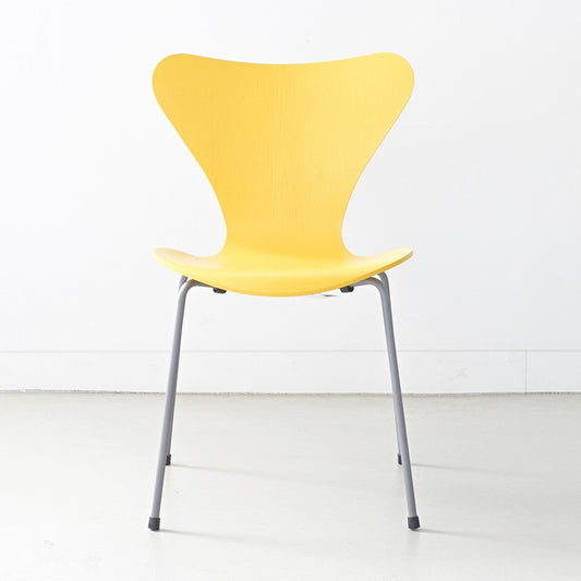 FRITZ HANSEN（フリッツハンセン）/SERIES 7（セブンチェア）/ダイニングチェア/トゥルーイエロー/カラードアッシュ/シルバーグレー脚/Model 3107/SH43