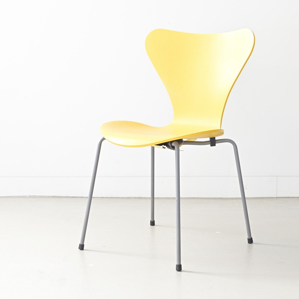 FRITZ HANSEN（フリッツハンセン）/SERIES 7（セブンチェア）/ダイニングチェア/トゥルーイエロー/カラードアッシュ/シルバーグレー脚/Model 3107/SH43