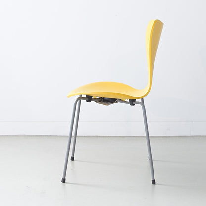 FRITZ HANSEN（フリッツハンセン）/SERIES 7（セブンチェア）/ダイニングチェア/トゥルーイエロー/カラードアッシュ/シルバーグレー脚/Model 3107/SH43