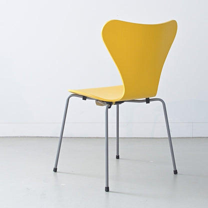 FRITZ HANSEN（フリッツハンセン）/SERIES 7（セブンチェア）/ダイニングチェア/トゥルーイエロー/カラードアッシュ/シルバーグレー脚/Model 3107/SH43