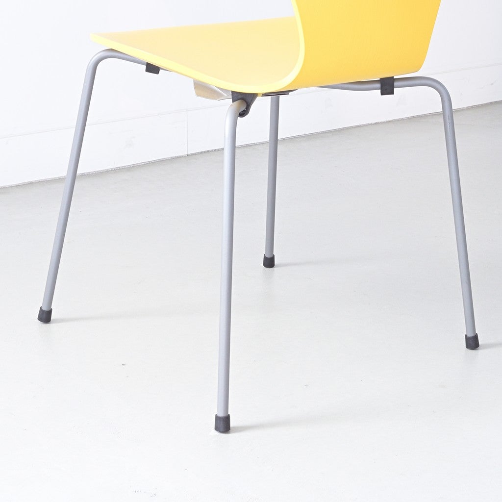 FRITZ HANSEN（フリッツハンセン）/SERIES 7（セブンチェア）/ダイニングチェア/トゥルーイエロー/カラードアッシュ/シルバーグレー脚/Model 3107/SH43