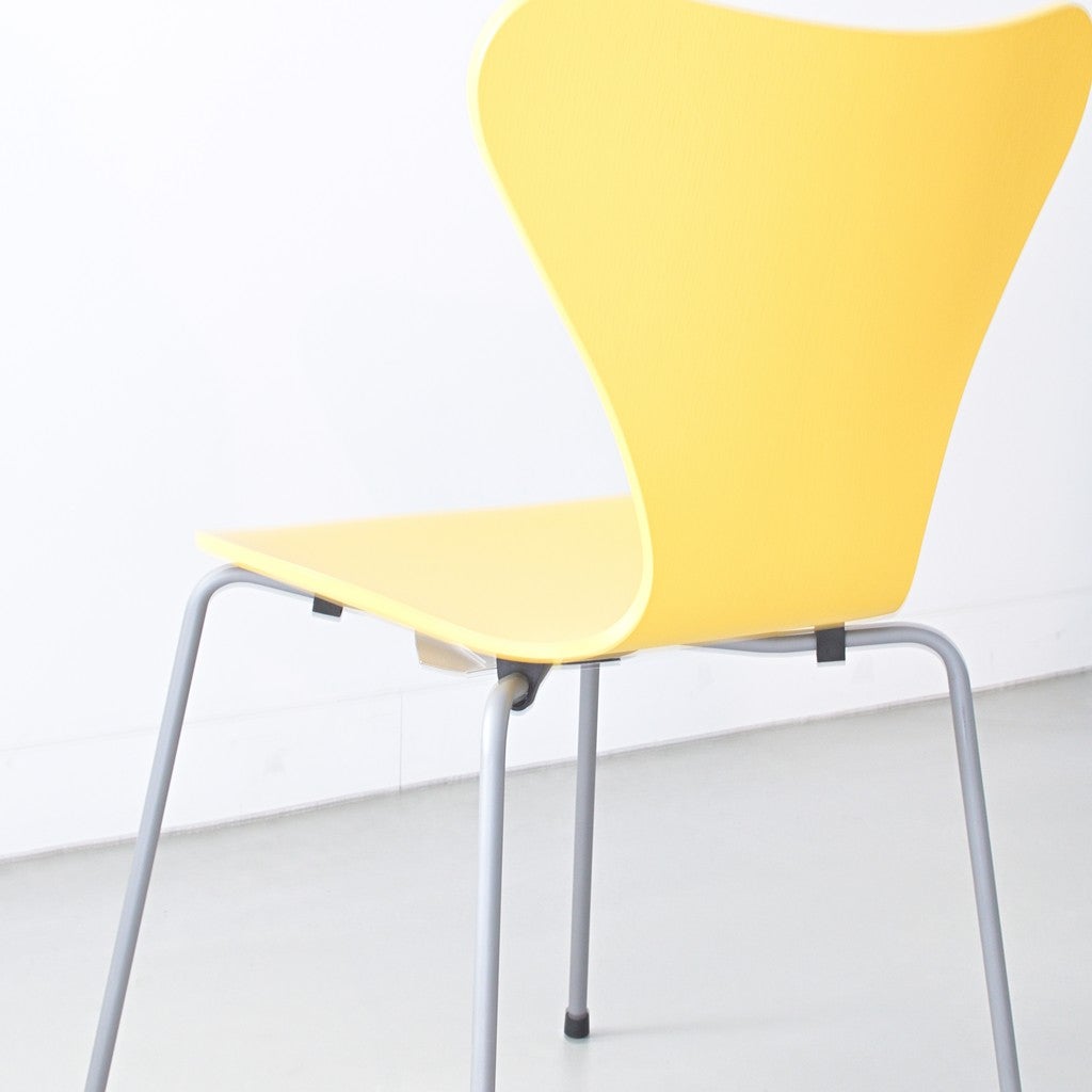 FRITZ HANSEN（フリッツハンセン）/SERIES 7（セブンチェア）/ダイニングチェア/トゥルーイエロー/カラードアッシュ/シルバーグレー脚/Model 3107/SH43