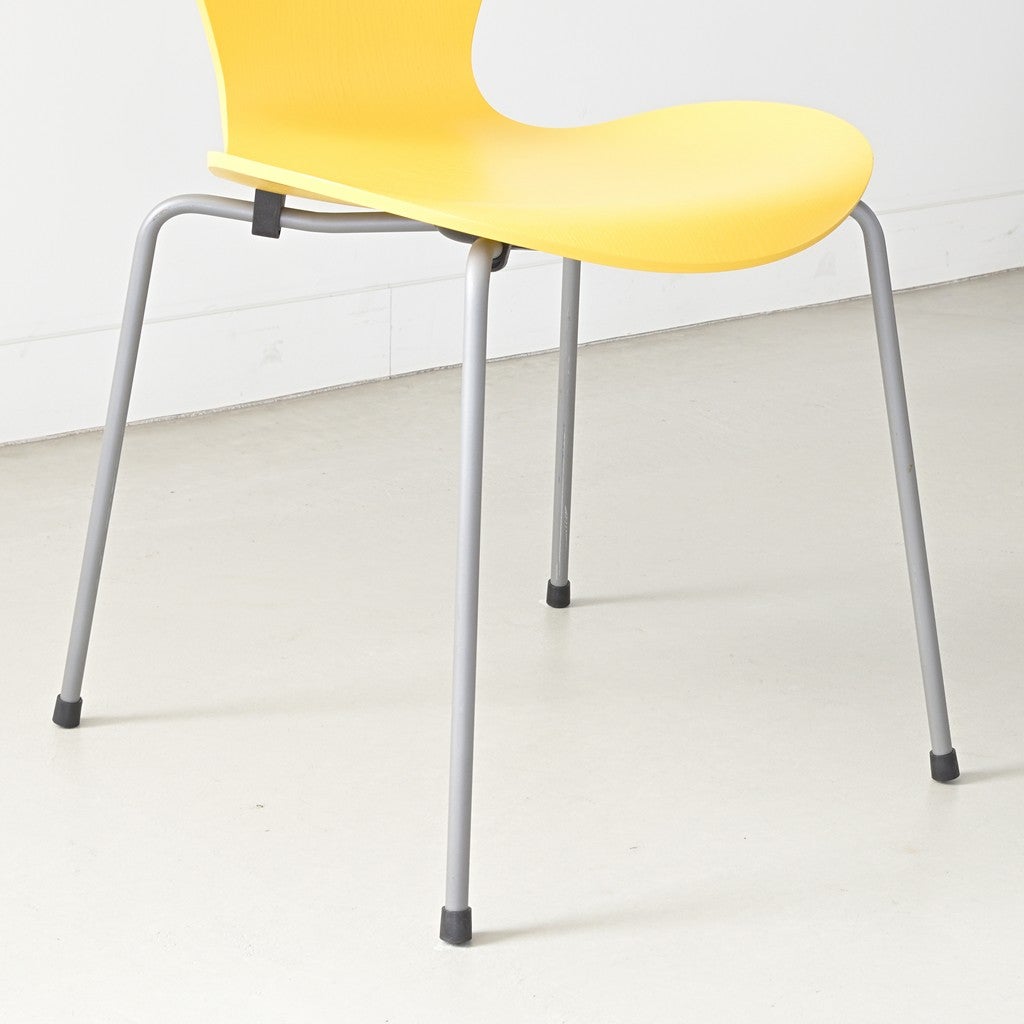 FRITZ HANSEN（フリッツハンセン）/SERIES 7（セブンチェア）/ダイニングチェア/トゥルーイエロー/カラードアッシュ/シルバーグレー脚/Model 3107/SH43