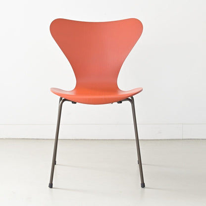 FRITZ HANSEN（フリッツハンセン）/SERIES 7（セブンチェア）/ダイニングチェア/パラダイスオレンジ/カラードアッシュ/ブラウンブロンズ脚/Model 3107/SH43