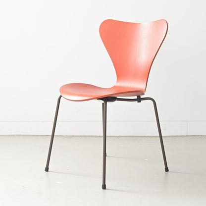 FRITZ HANSEN（フリッツハンセン）/SERIES 7（セブンチェア）/ダイニングチェア/パラダイスオレンジ/カラードアッシュ/ブラウンブロンズ脚/Model 3107/SH43