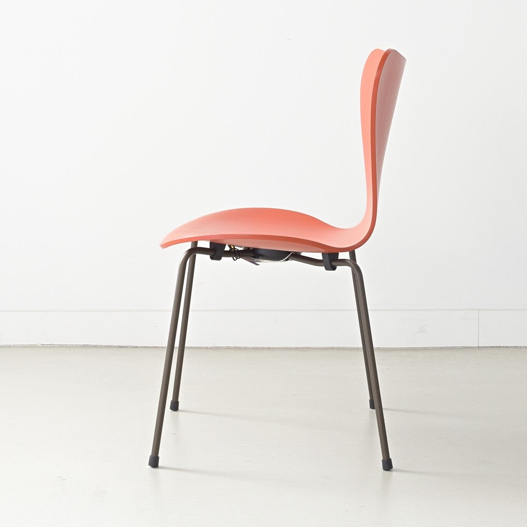 FRITZ HANSEN（フリッツハンセン）/SERIES 7（セブンチェア）/ダイニングチェア/パラダイスオレンジ/カラードアッシュ/ブラウンブロンズ脚/Model 3107/SH43