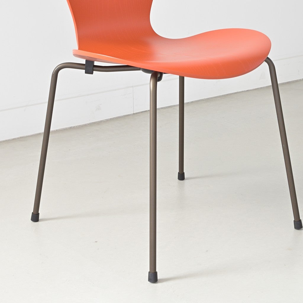 FRITZ HANSEN（フリッツハンセン）/SERIES 7（セブンチェア）/ダイニングチェア/パラダイスオレンジ/カラードアッシュ/ブラウンブロンズ脚/Model 3107/SH43