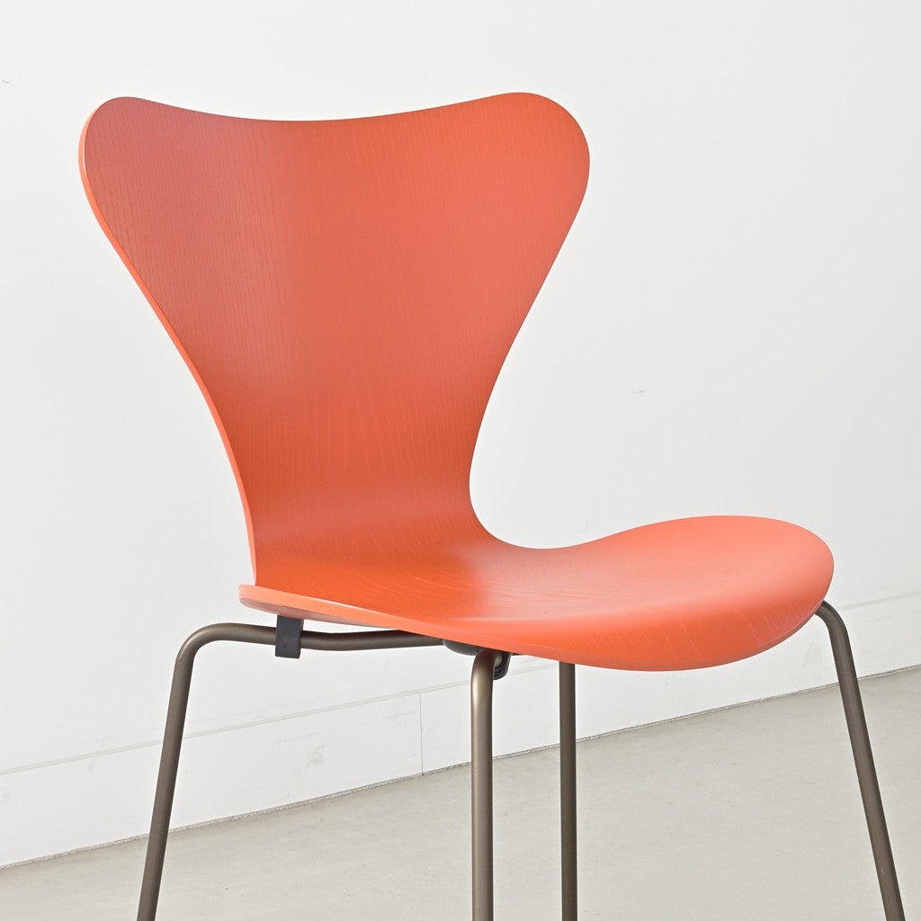 FRITZ HANSEN（フリッツハンセン）/SERIES 7（セブンチェア）/ダイニングチェア/パラダイスオレンジ/カラードアッシュ/ブラウンブロンズ脚/Model 3107/SH43