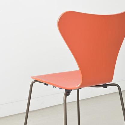 FRITZ HANSEN（フリッツハンセン）/SERIES 7（セブンチェア）/ダイニングチェア/パラダイスオレンジ/カラードアッシュ/ブラウンブロンズ脚/Model 3107/SH43