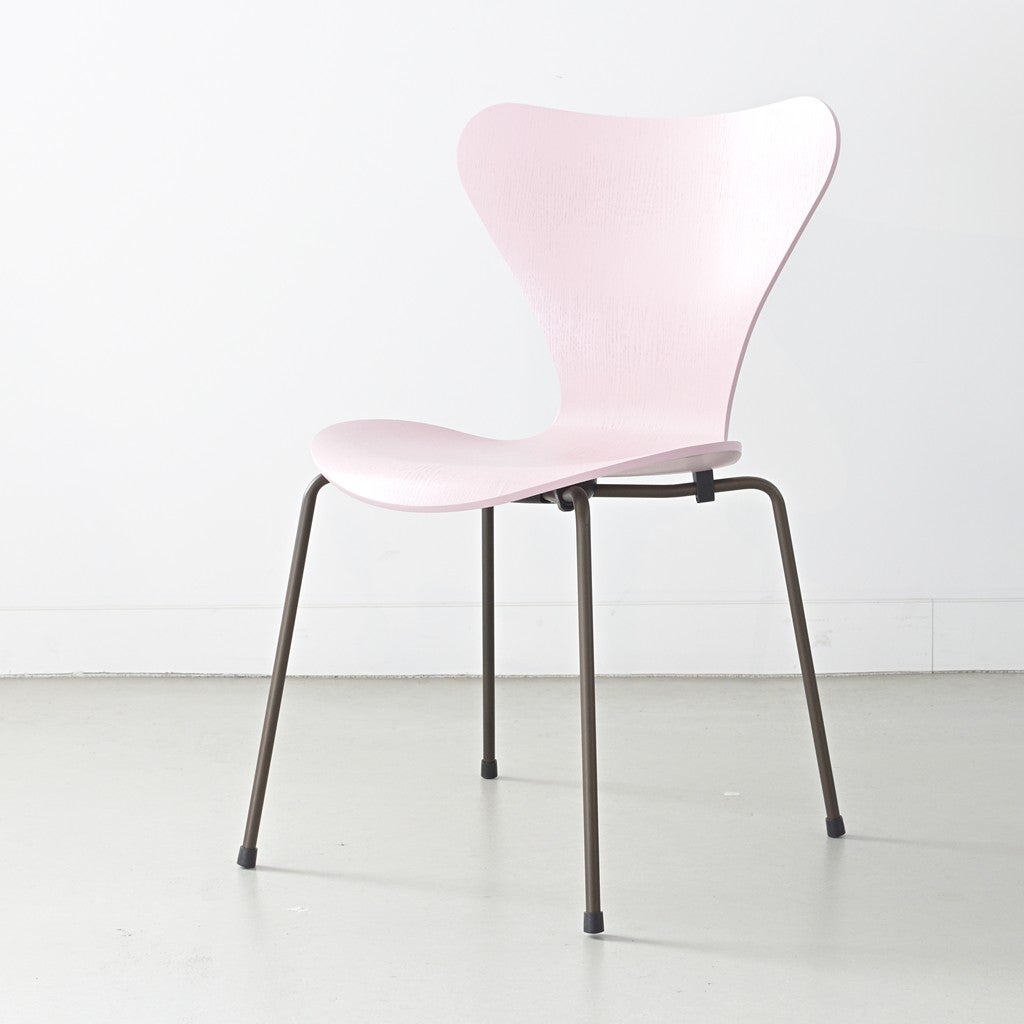 FRITZ HANSEN（フリッツハンセン）/SERIES 7（セブンチェア）/ダイニングチェア/ペールローズ/カラードアッシュ/ブラウンブロンズ脚/Model 3107/SH43
