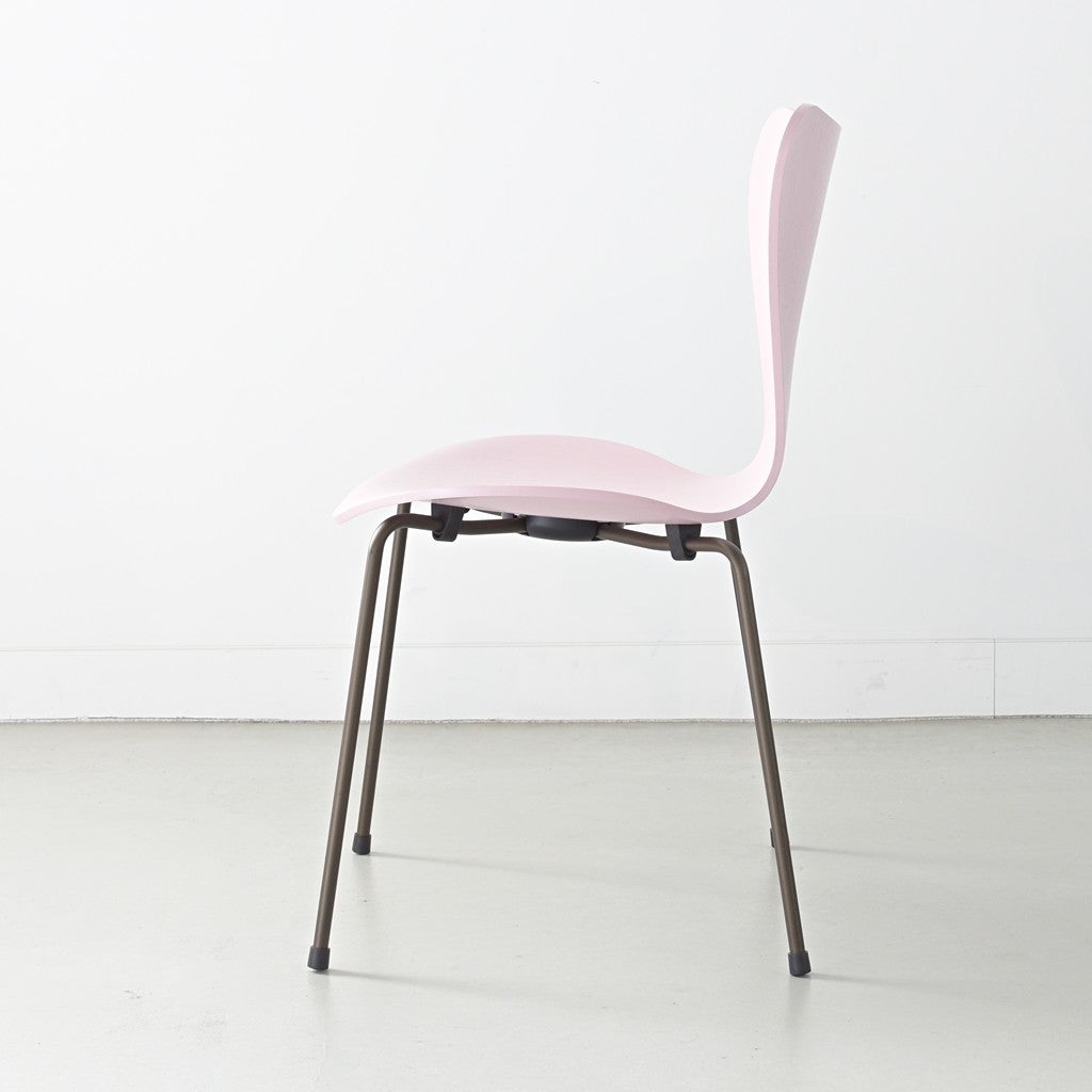FRITZ HANSEN（フリッツハンセン）/SERIES 7（セブンチェア）/ダイニングチェア/ペールローズ/カラードアッシュ/ブラウンブロンズ脚/Model 3107/SH43