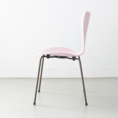FRITZ HANSEN（フリッツハンセン）/SERIES 7（セブンチェア）/ダイニングチェア/ペールローズ/カラードアッシュ/ブラウンブロンズ脚/Model 3107/SH43