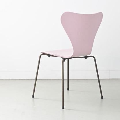 FRITZ HANSEN（フリッツハンセン）/SERIES 7（セブンチェア）/ダイニングチェア/ペールローズ/カラードアッシュ/ブラウンブロンズ脚/Model 3107/SH43