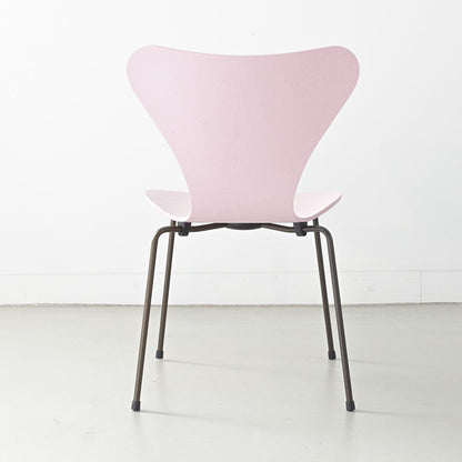 FRITZ HANSEN（フリッツハンセン）/SERIES 7（セブンチェア）/ダイニングチェア/ペールローズ/カラードアッシュ/ブラウンブロンズ脚/Model 3107/SH43