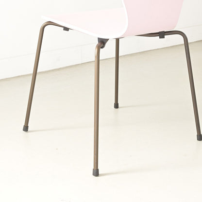 FRITZ HANSEN（フリッツハンセン）/SERIES 7（セブンチェア）/ダイニングチェア/ペールローズ/カラードアッシュ/ブラウンブロンズ脚/Model 3107/SH43