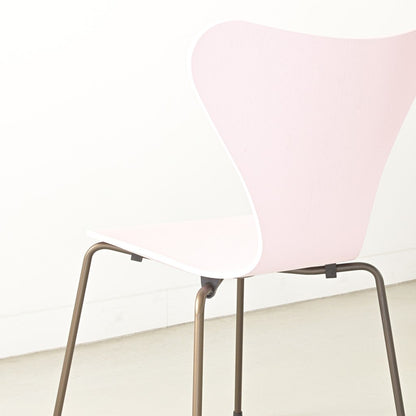 FRITZ HANSEN（フリッツハンセン）/SERIES 7（セブンチェア）/ダイニングチェア/ペールローズ/カラードアッシュ/ブラウンブロンズ脚/Model 3107/SH43
