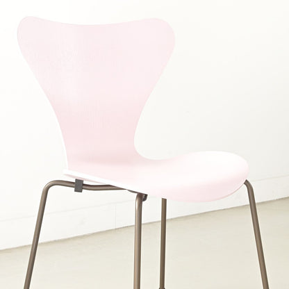 FRITZ HANSEN（フリッツハンセン）/SERIES 7（セブンチェア）/ダイニングチェア/ペールローズ/カラードアッシュ/ブラウンブロンズ脚/Model 3107/SH43