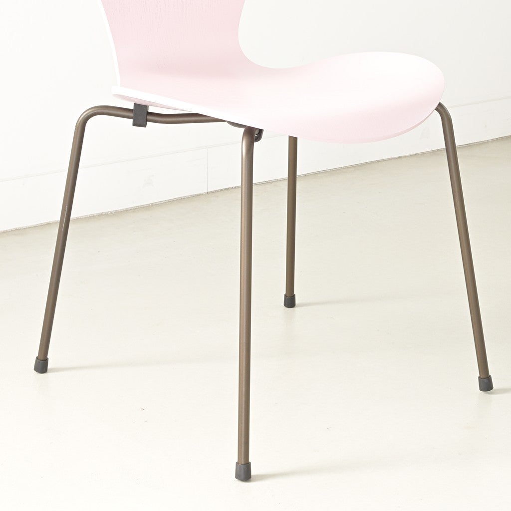 FRITZ HANSEN（フリッツハンセン）/SERIES 7（セブンチェア）/ダイニングチェア/ペールローズ/カラードアッシュ/ブラウンブロンズ脚/Model 3107/SH43