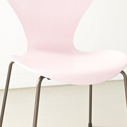 FRITZ HANSEN（フリッツハンセン）/SERIES 7（セブンチェア）/ダイニングチェア/ペールローズ/カラードアッシュ/ブラウンブロンズ脚/Model 3107/SH43