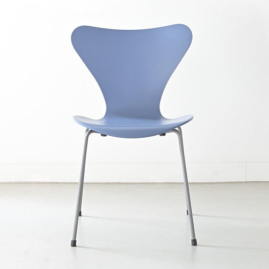 FRITZ HANSEN（フリッツハンセン）/SERIES 7（セブンチェア）/ダイニングチェア/ダスクブルー/カラードアッシュ/シルバーグレー脚/Model 3107/SH43