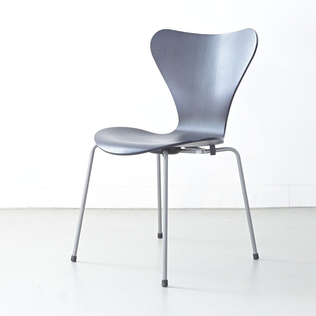 FRITZ HANSEN（フリッツハンセン）/SERIES 7（セブンチェア）/ダイニングチェア/ミッドナイトブルー/カラードアッシュ/シルバーグレー脚/Model 3107/SH43