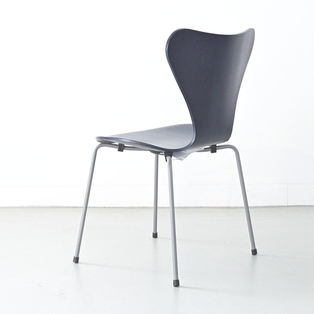 FRITZ HANSEN（フリッツハンセン）/SERIES 7（セブンチェア）/ダイニングチェア/ミッドナイトブルー/カラードアッシュ/シルバーグレー脚/Model 3107/SH43