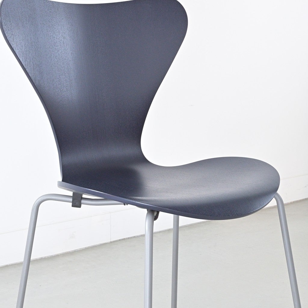 FRITZ HANSEN（フリッツハンセン）/SERIES 7（セブンチェア）/ダイニングチェア/ミッドナイトブルー/カラードアッシュ/シルバーグレー脚/Model 3107/SH43