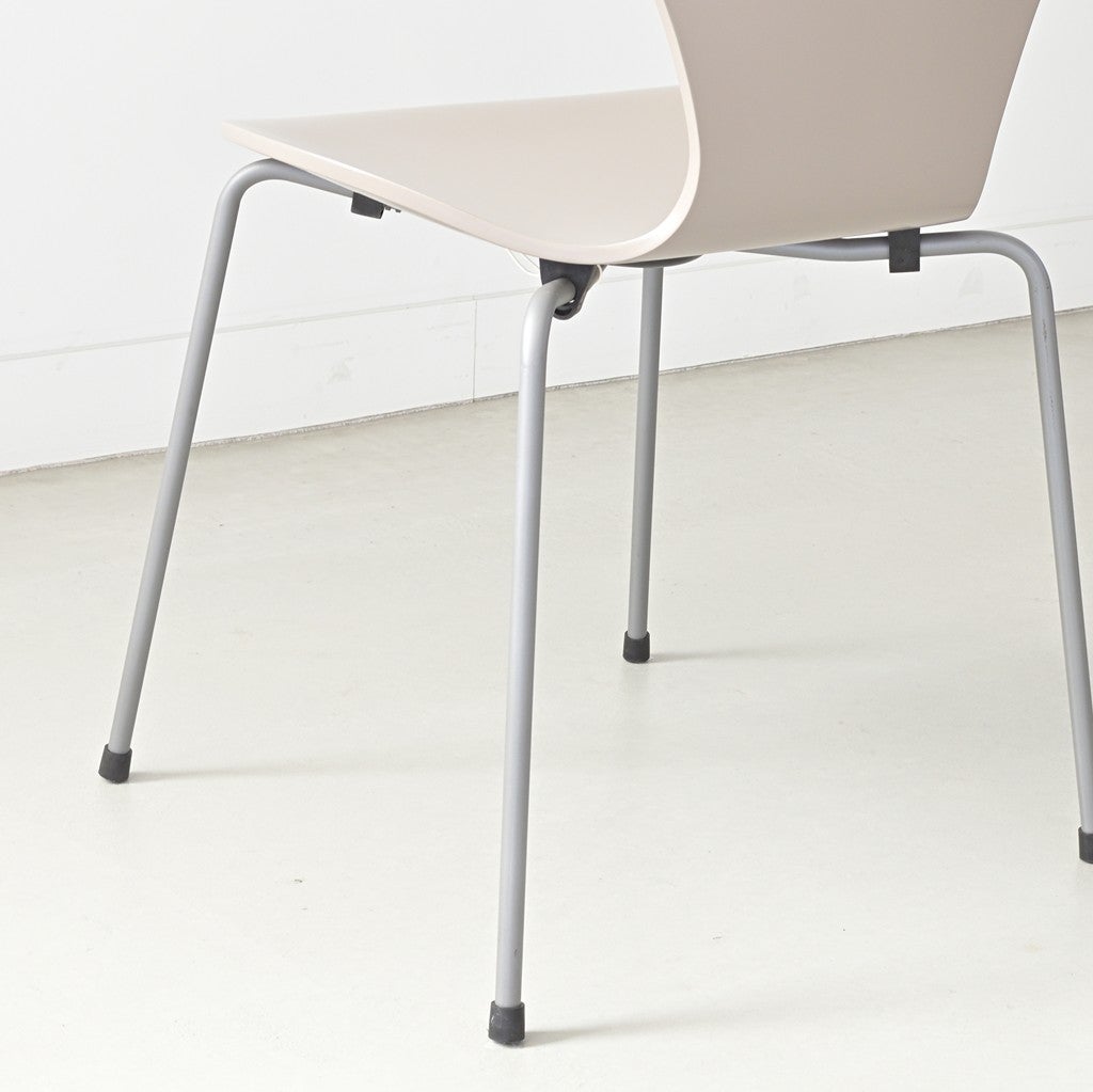 FRITZ HANSEN（フリッツハンセン）/SERIES 7（セブンチェア）/ダイニングチェア/ディープクレイ/ラッカー/シルバーグレー脚/Model 3107/SH43