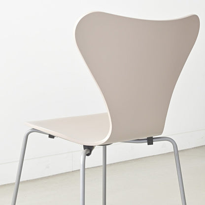FRITZ HANSEN（フリッツハンセン）/SERIES 7（セブンチェア）/ダイニングチェア/ディープクレイ/ラッカー/シルバーグレー脚/Model 3107/SH43