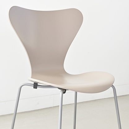 FRITZ HANSEN（フリッツハンセン）/SERIES 7（セブンチェア）/ダイニングチェア/ディープクレイ/ラッカー/シルバーグレー脚/Model 3107/SH43