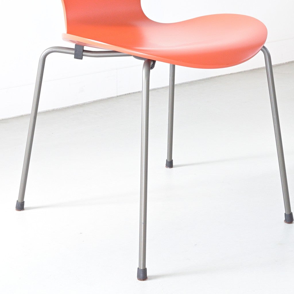 FRITZ HANSEN（フリッツハンセン）/SERIES 7（セブンチェア）/ダイニングチェア/パラダイスオレンジ/ラッカー/ウォームグラファイト脚/Model 3107/SH43